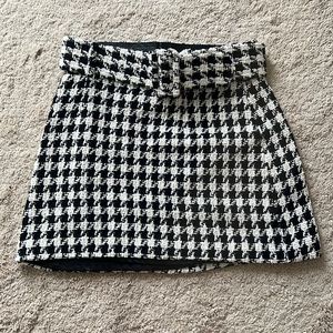Zara Tweed Black and White stitched Skirt with Matching Rectangular Belt Medium